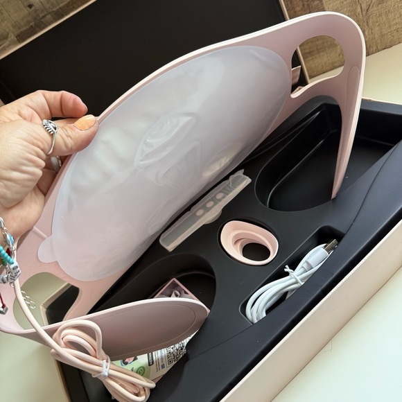 NIB NVBOTY LED Face Mask Light Therapy 4 Modes Portable Red Light Therapy - Picture 3 of 7